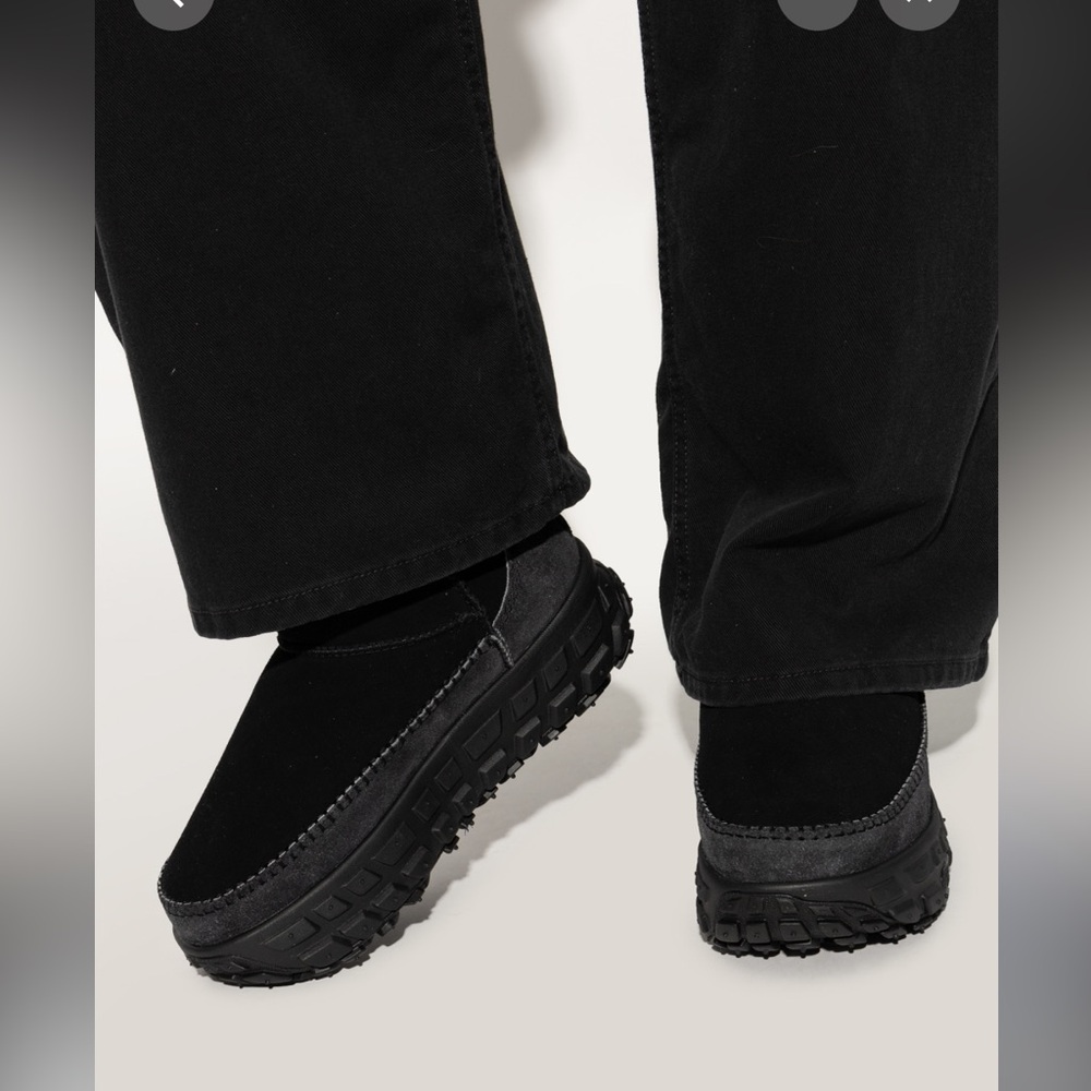 UGG ALL Gender Venture Daze Ultra Mini Boot
Black - men’s 11 & women’s 12 - Picture 2 of 8